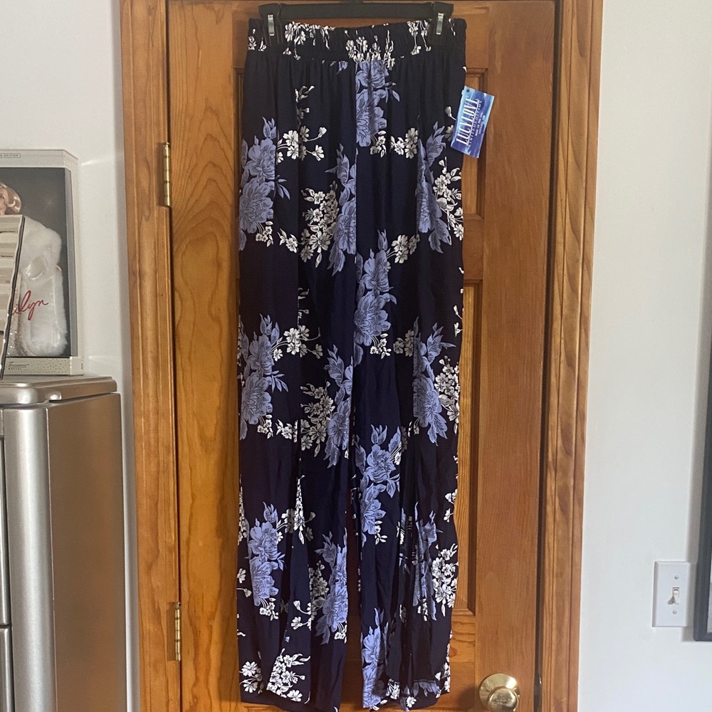 NWT LucyLove Blue and White Floral Pants Size Medium